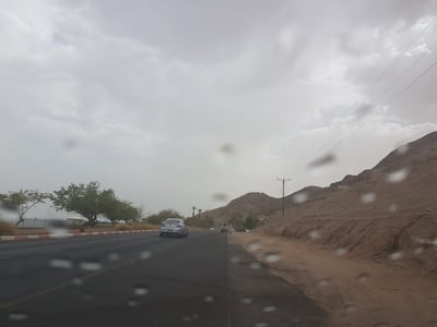 צפו: גשם באילת בעיצומו של גל החום הכבד