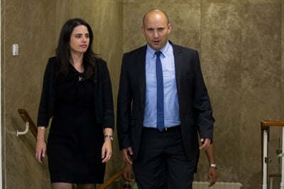 לקראת דרמה? בנט ושקד יודיעו על עתידם הפוליטי