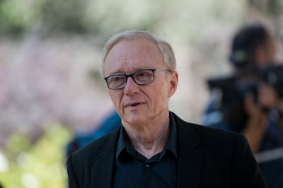 'התמונה של דביר מחבק את הספר שלי שוברת את הלב'