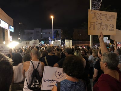 פעילי שמאל הטרידו את היועמ"ש בדרך לבית הכנסת
