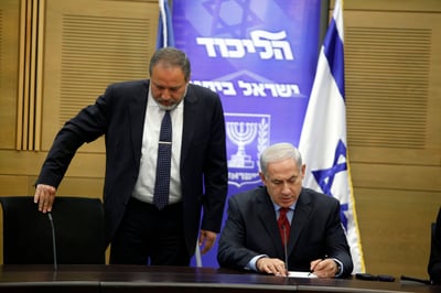 הליכוד לסוקרים: הציבו את ליברמן בעמודת השמאל