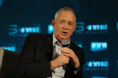 גנץ מברך את ליברמן: "הזייפן היחדי הוא נתניהו"