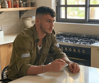 הדוגמן הצטלם במדי צבא לא תקניים ונענש במעצר