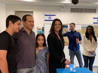 איילת שקד בקלפי: "אנחנו במלחמה, המצב קשה"
