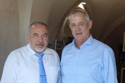 בלי התקדמות? גנץ וליברמן נועדו פעם נוספת ב-4 עיניים