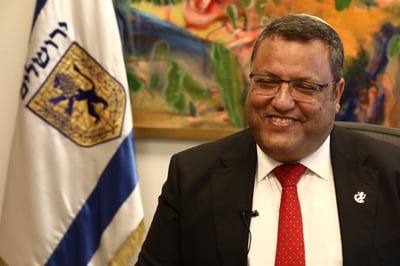 משה ליאון בראיון לאתר "סרוגים" אוקטובר 2019 (צילום: שלומי כהן, סרוגים)