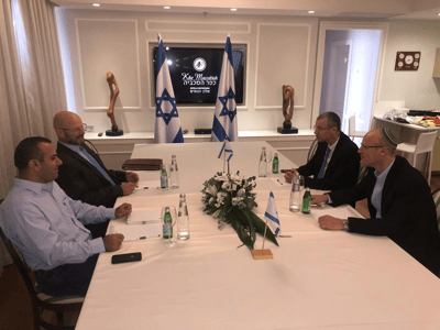 "אווירה טובה": הסתיימה פגישת הליכוד וכחול לבן