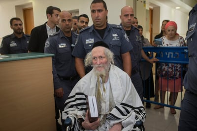 המשטרה פשטה על קהילת שובו בנים, הרב ברלנד נעצר