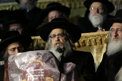 "מוכרים את התורה בשביל לשבת בממשלה"