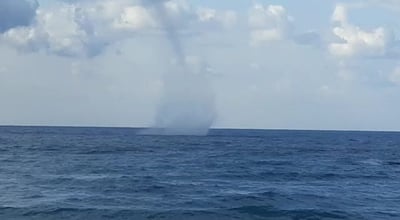 תופעה מרהיבה: מיני טורנדו בחוף פלמחים. צפו