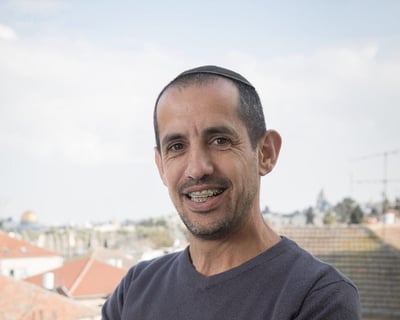 עורך 'עולם קטן' מגיב לסערה: "גאה לתת לה במה"