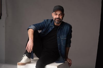 צפו: עמיר בניון על התמכרויות ושגעון בימי הקורונה