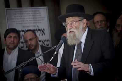 הרב אריה שטרן, המשך כהונתו בסכנה בשל סכסוכים בצמרת ש"ס.