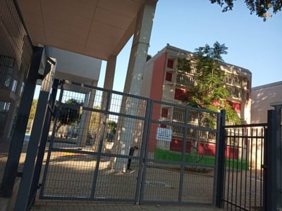 שערי בית הספר נעולים (מתוך דף הפייסבוק של יפה נוף)