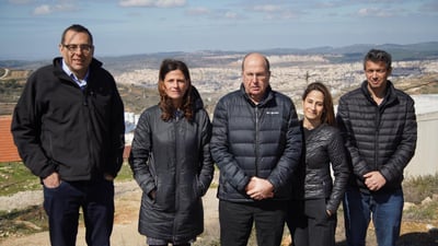לוחץ למיעוט: פגישה נוספת של יעלון עם האוזר והנדל