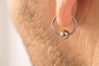 פרשת משפטים: למה דווקא אוזן ומזוזה?