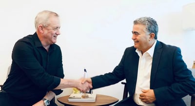 בלי אורלי לוי| גנץ ופרץ נפגשו: "נמנע עוד בחירות"