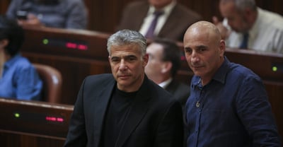 עופר שלח נגד גנץ:"להפסיק מייד את המו"מ עם הליכוד"
