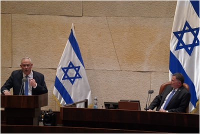 צעדי כחול לבן: גנץ נועד עם אדלשטיין, דורשים הצבעה