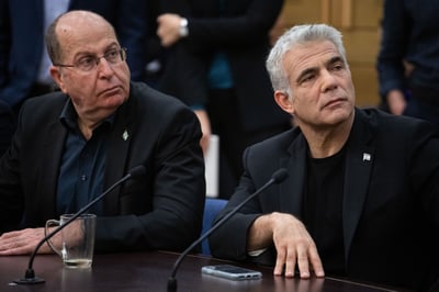 כחול לבן מתפרקת: יעלון ולפיד עוזבים את גנץ