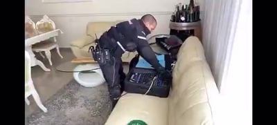 בשידור חי: המשטרה עצרה תפילה שהתקיימה בבני ברק