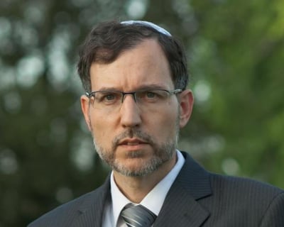 בכאב לב גדול: הרב לוביץ' מגיב לסערה סביב אישתו