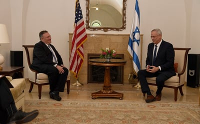 אחרי נתניהו: מייק פומפאו נפגש עם בני גנץ • תיעוד