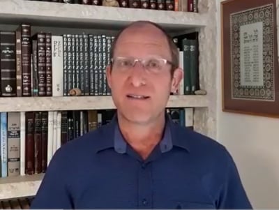 את מה שמזעזע את הרב בניזרי, אני רואה ככבוד עצום