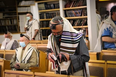 לא רק בתי כנסת: אלו עוד הקלות אישרה הממשלה?