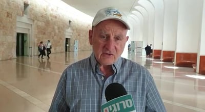 עותר הריקודגלים: חבל שאנחנו לא הפגנת שמאל