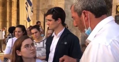 הנערה לרב רפי: "למה נכנסת לממשלה?". צפו