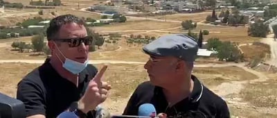 צפו: עימות בנגב בין חברי ימינה לתושבים בדוואים