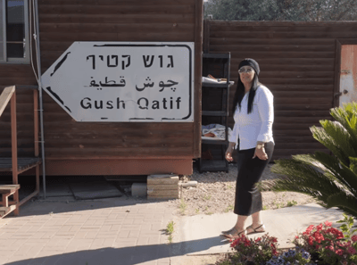 צפו: 15 שנה בקראווילה; "מתגעגעת מאוד הביתה"