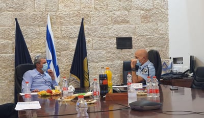 בגלל הרב פרץ, מפקד מחוז ירושלים נכנס לבידוד