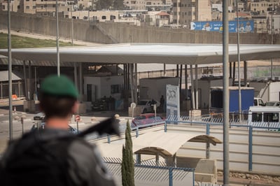 הגדלת מכסת העובדים הפלסטיניים הישראל. מחסום קלנדיה