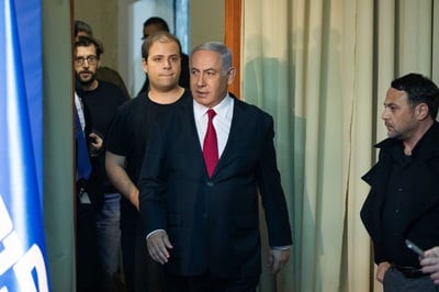 יועץ ראש הממשלה תועד כשהוא מפר בידוד