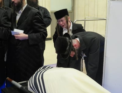 טרגדיה משולשת: נפטר מקורונה לאחר פטירת הוריו