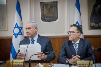 הוחלט: הארכת הסגר עד יום שני, בחינת ביקור קשישים