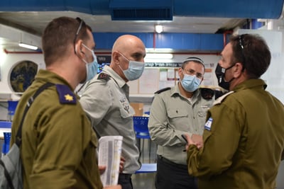צוות רפואי צבאי יתגבר מחלקת קורונה בבית חולים