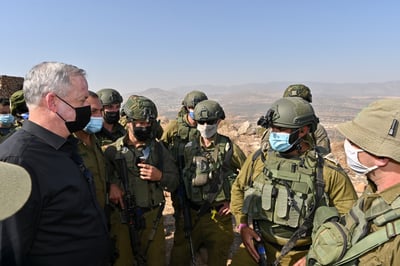 גנץ: "אני שומע בלבנון קולות שמדברים על שלום"