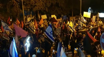 בניגוד להנחיות: הפגנה מול ביתו הפרטי של נתניהו