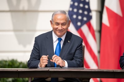 (נתניהו בחתימה על הסכמי אברהם.