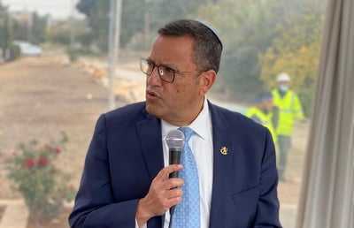 ליאון: "מקווה להיות הראשון בעיר שיקבל חיסון". צפו