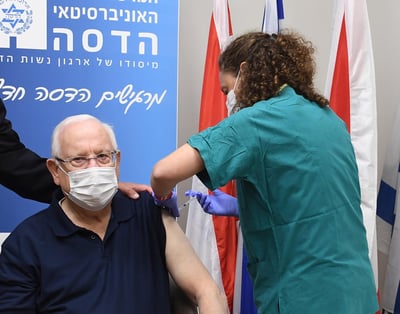 הנשיא ריבלין מקבל חיסון לקורונה