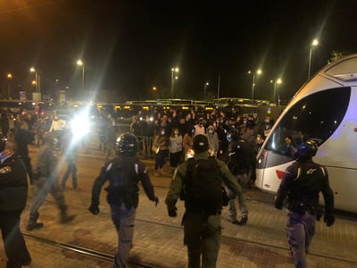 עימותים עם המשטרה וחסימה של הרכבת הקלה