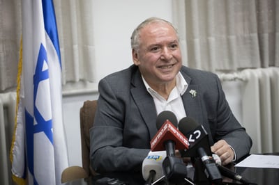 מהכנסת למסך:השר אמסלם ישתתף בתכנית ריאליטי