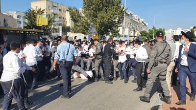 השוטרים באו לסגור תלמוד תורה; החרדים התפרעו