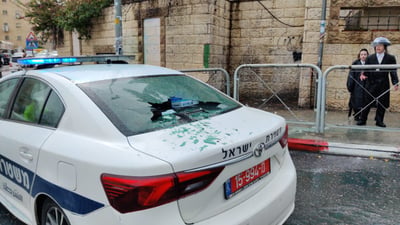 צפו: למרות הסגר, לימודים כרגיל, הפגנה וניפוץ ניידות