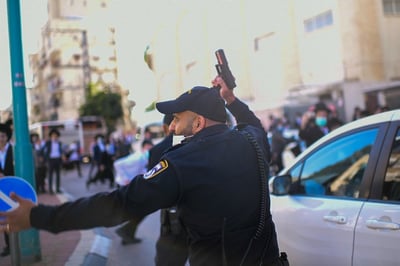 הפגנת החרדים בבני ברק: שוטר חש מאוים וירה באוויר