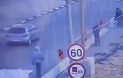 הפיגוע בגוש עציון: המחבל רץ, שלף סכין וחוסל. צפו בתיעוד